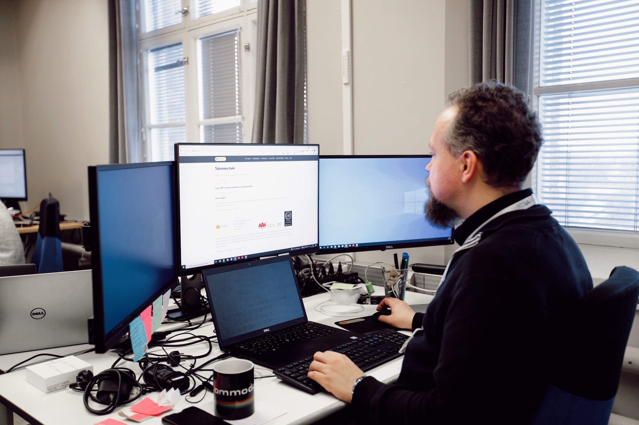 Keskitetty hallinnan käyttöönotto auttaa organisaatiota hallinnoimaan ja tehostamaan IT-laitteiden käyttöä