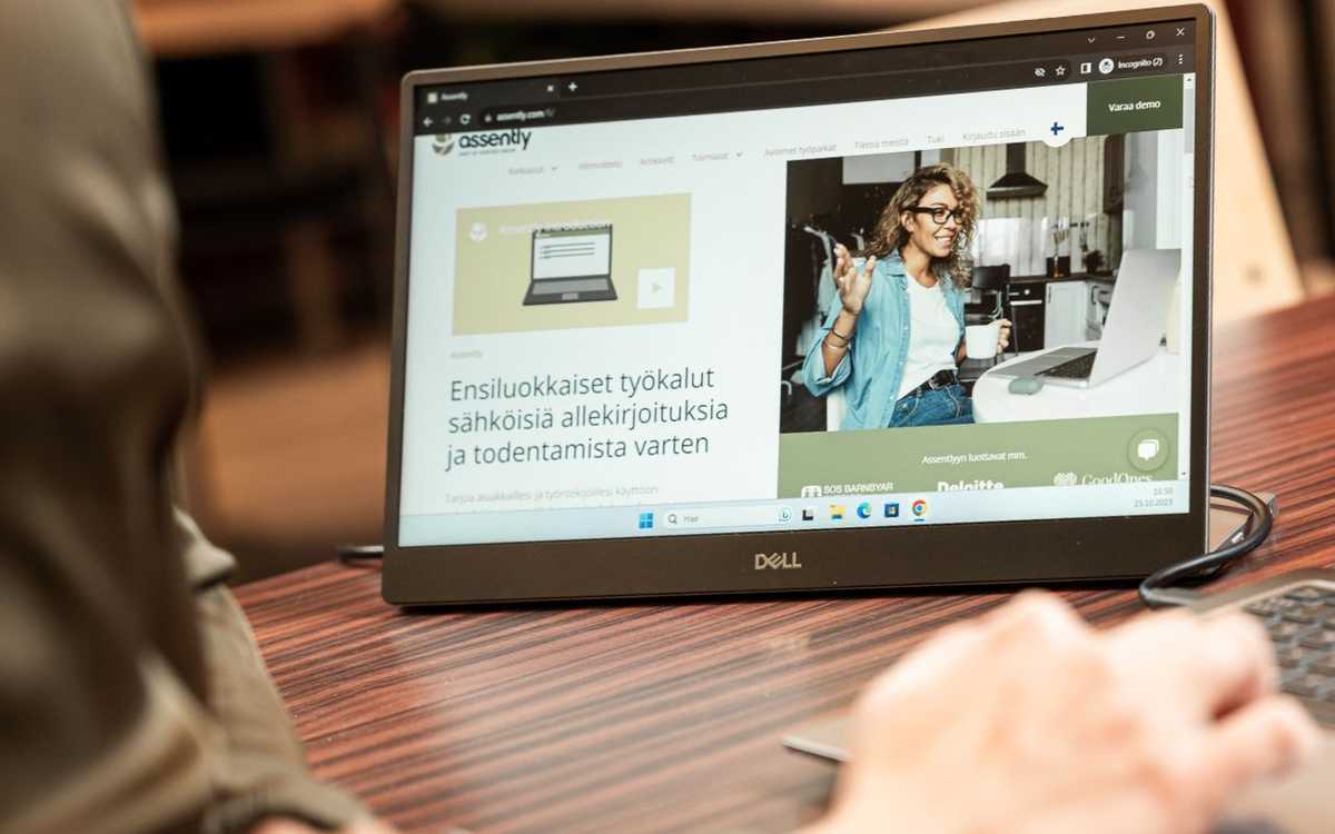 Assently takaa allekirjoituksen.